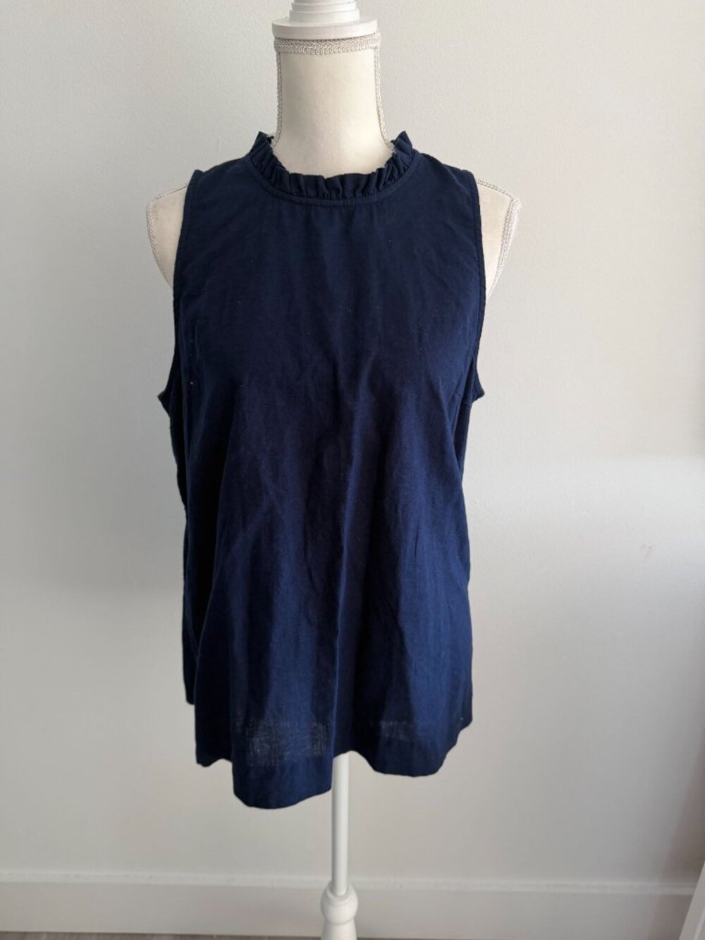 CROWN & IVY Navy Blue Ruffle Collar Tank Top Size Large